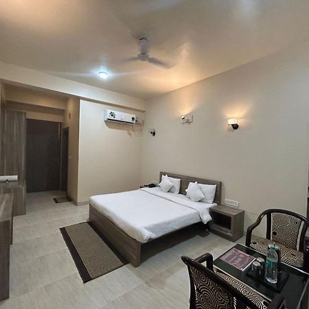 Shanti Niketan Salasar Juliāsar Esterno foto