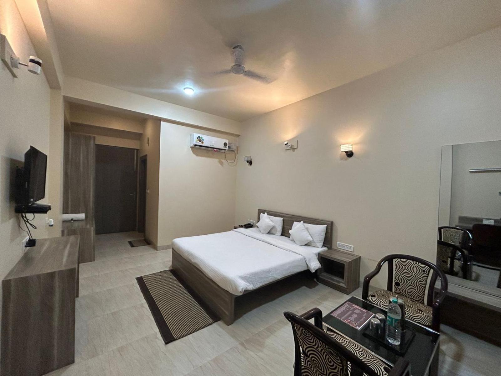 Shanti Niketan Salasar Juliāsar Esterno foto